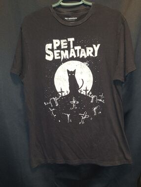 Pet Sematary t-shirt featuring a graphic of a cat silhouette in front. 2018